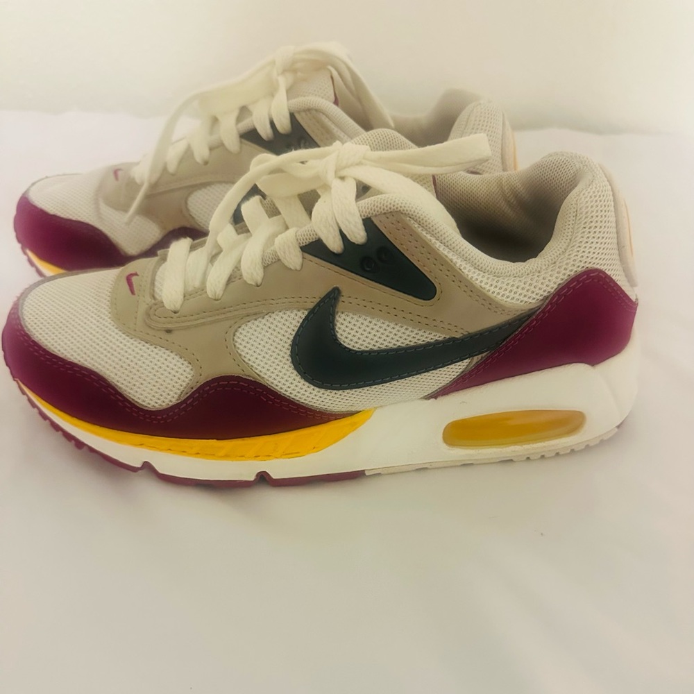 Nike Women’s Running Tennis Air Max size 6